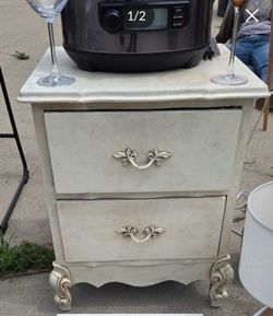 Vintage Cream/white night stand