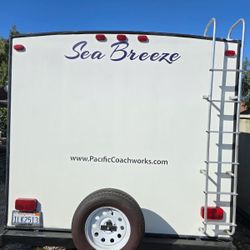 2016 Seabreeze Pacific Coachworks 2250