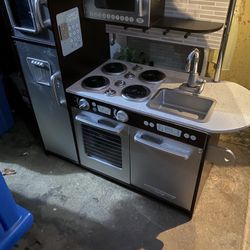 Play Kitchen 