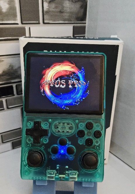 Brand New R40S Pro Retro Handheld Game Console
