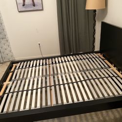 Queen Size Bedframe 