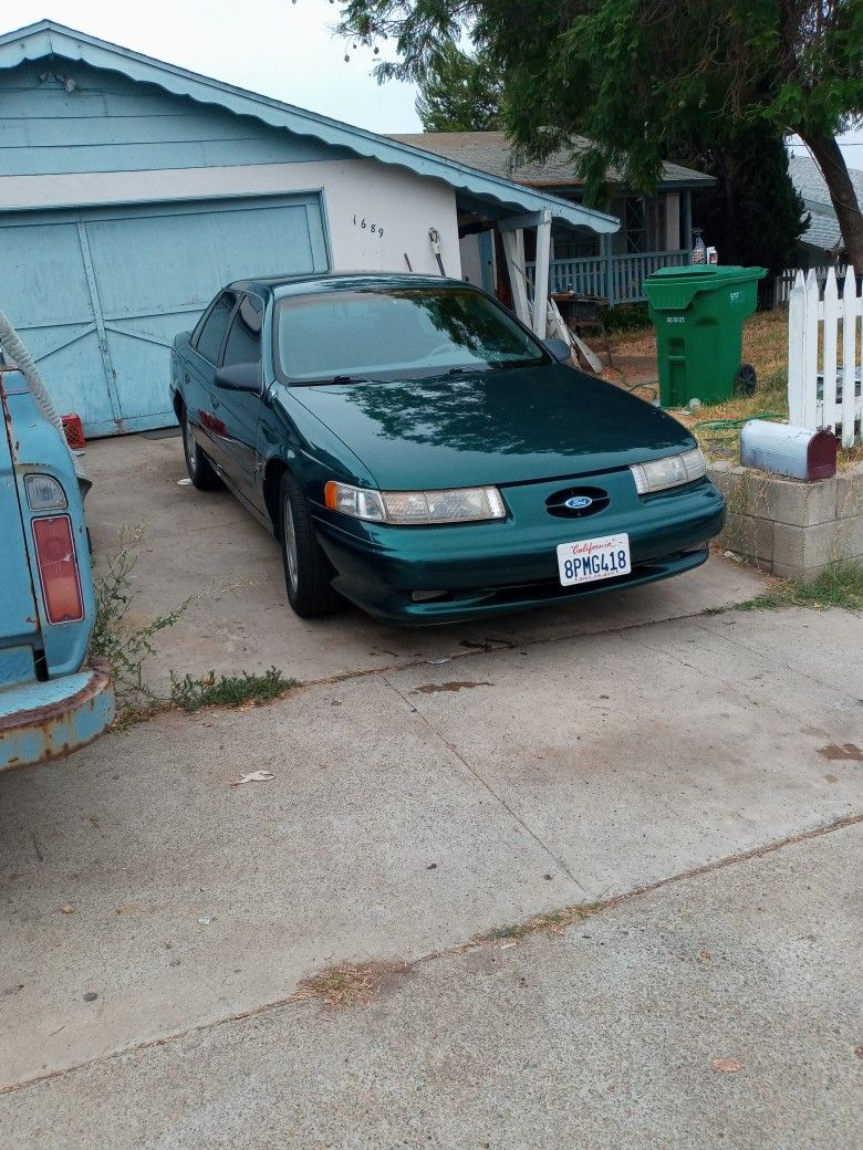1992 Ford Taurus