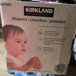 Kirkland Diapers 222 Count Size 3