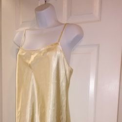 Cruz Silky Feeling Gown Size Small