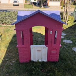 Playhouse 🔺 42.8 x 35 x 49”🔺