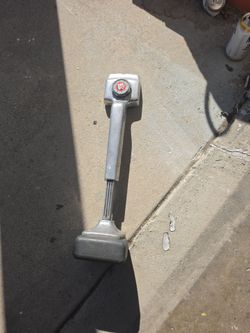 Knee kicker