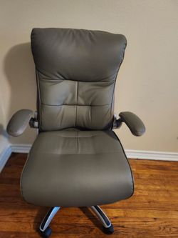 Realspace Ampresso high-back chair