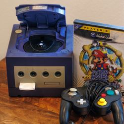 Nintendo Game Cube w/ Super Mario Sunshine