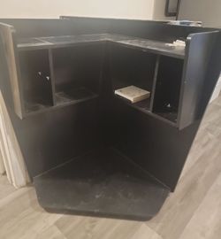 Floating corner desk