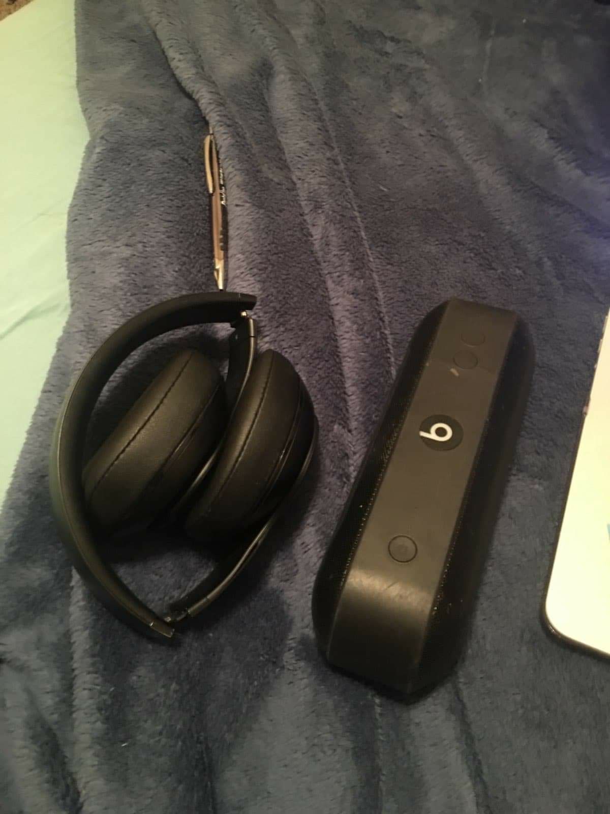 Mac book pro and wireless studio beats and a beats pill. Taking best offer price is not set