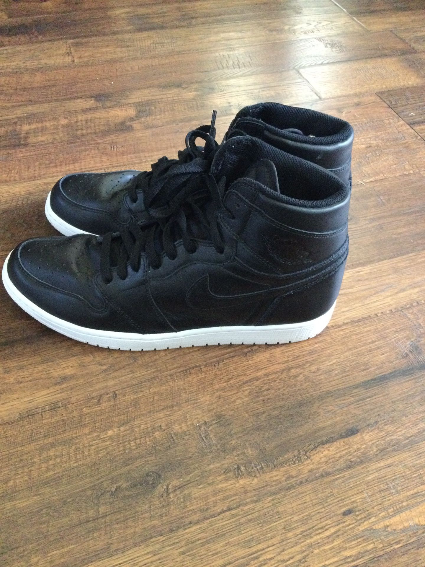 Nike Men’s Black Sneakers