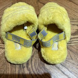 UGG SLIppers Size 5  Women $15