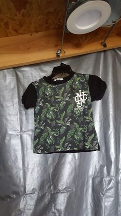 H&M (55) jungle design boys/(size 2-4Y) tee shirt