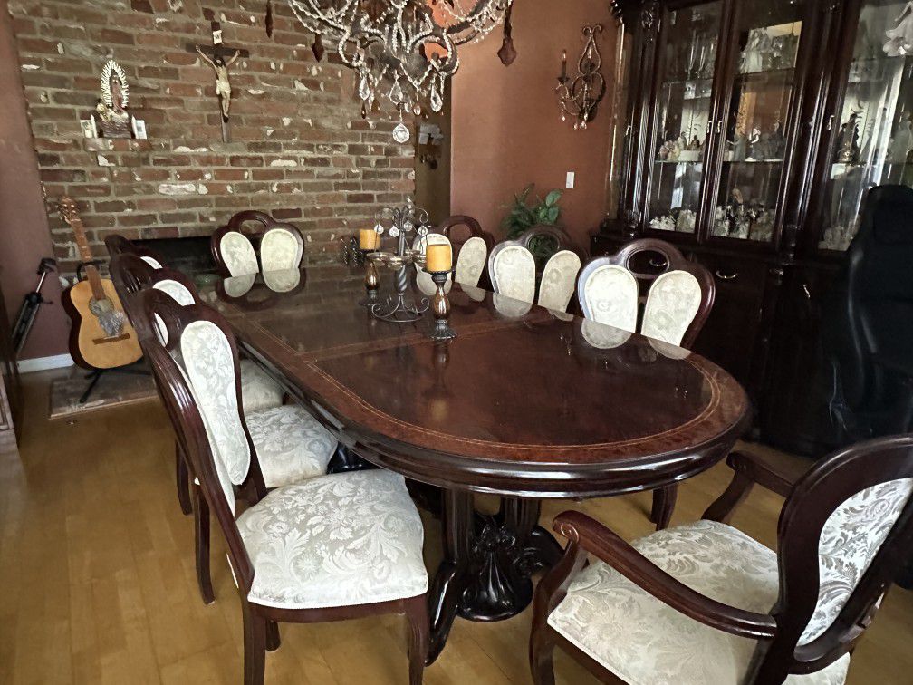 Elegant Dining Table Set With 8 Cushioned Chairs - Great Condition - Vintage