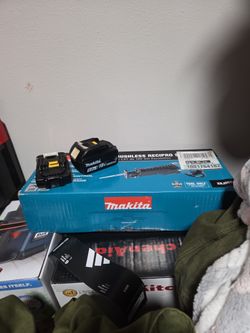 Saw Saw Makita 2 Baterys No Charger