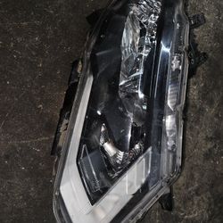 17 Nissan Rogue Passenger Headlight 