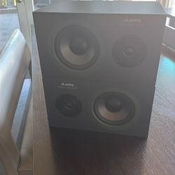 Alesis Monitor One 