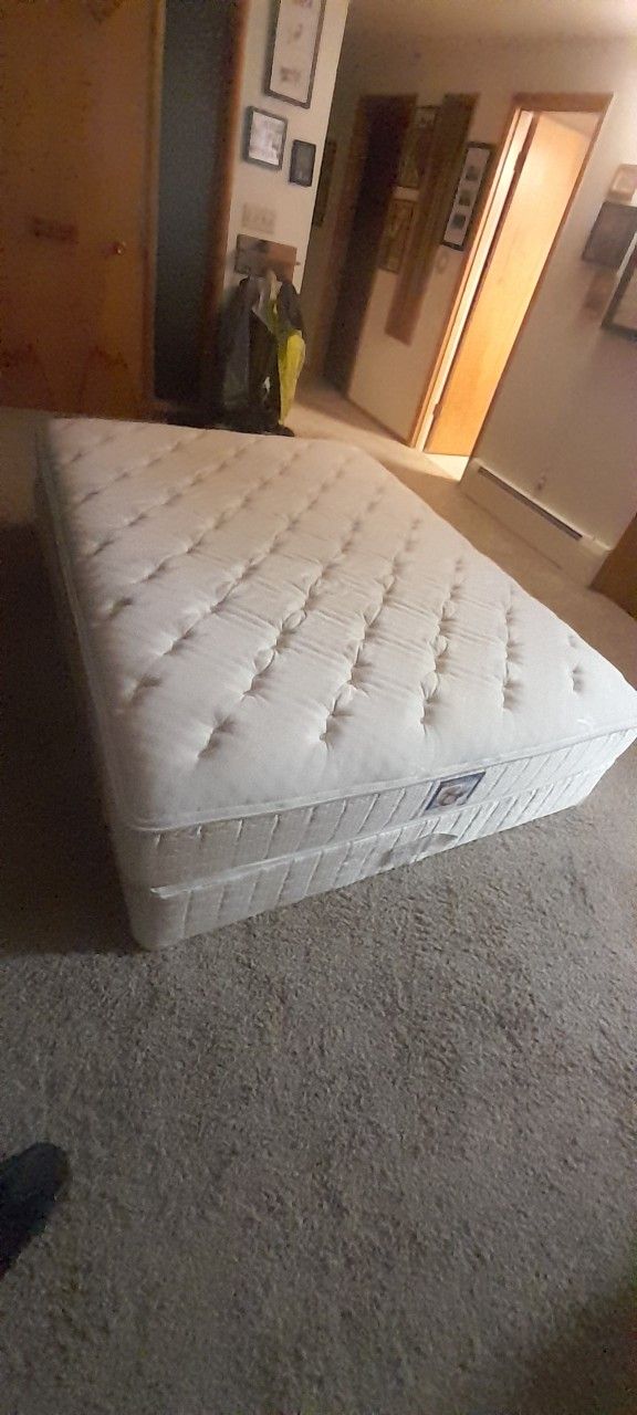 Queen Mattress/Box Spring