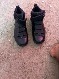 LeBron James  Size 8 1/2 Men Size 6 1/2 Women