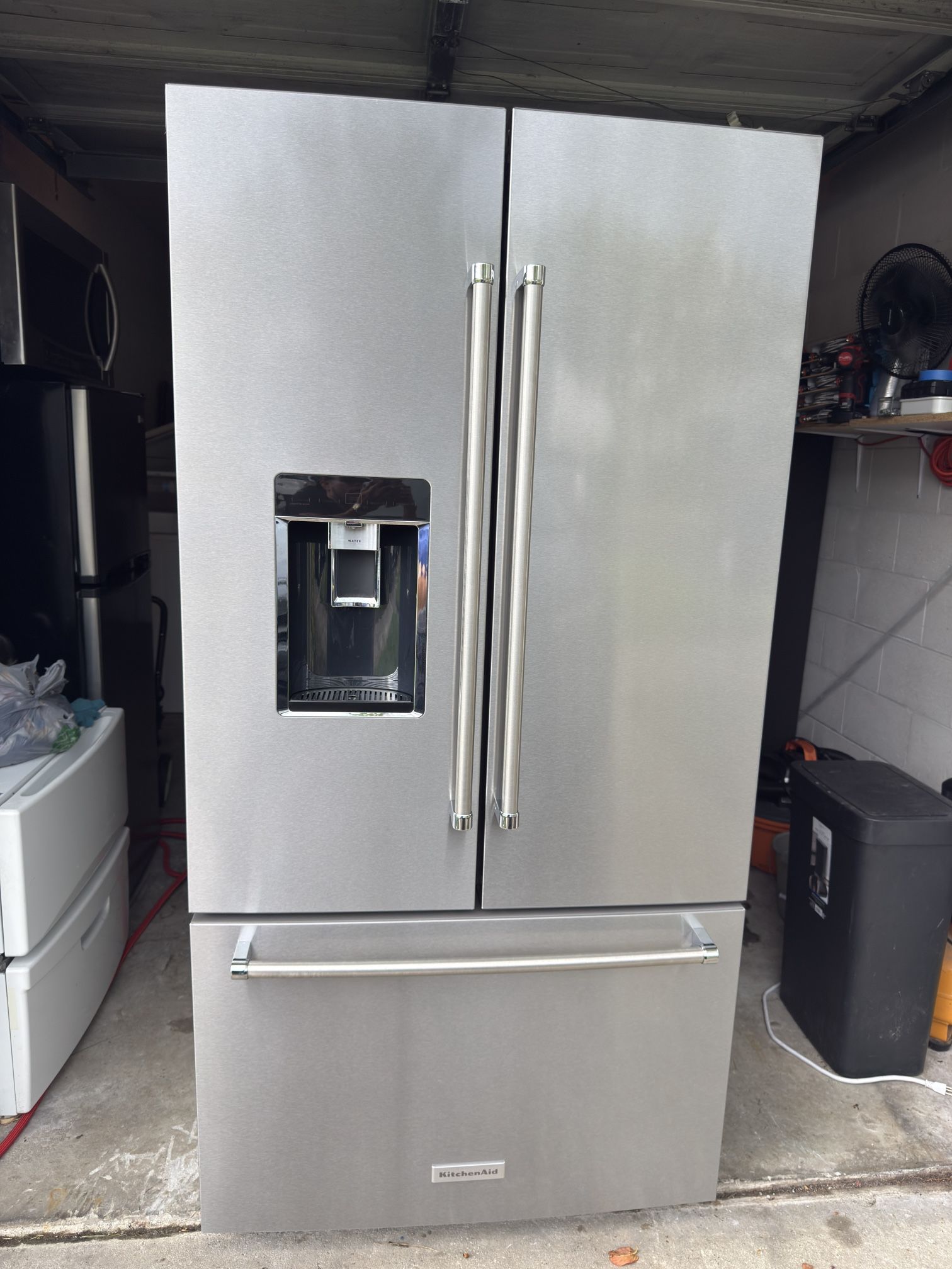 Kitchenaid refrigerator in excellent condition, everything working, 2 months warranty, delivery and installation available.