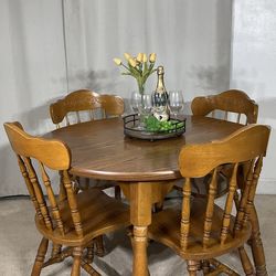 Compact Dining Table & 4 Chairs / Mesa Compacto y 4 Sillas