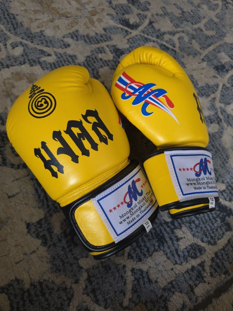 Muay Thai MONGKOL Gloves 12 Oz. Yellow Gold