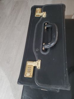 Black leather, pilot's or attorey's case. 18.00" L x 8.00" W x 14.00" H.