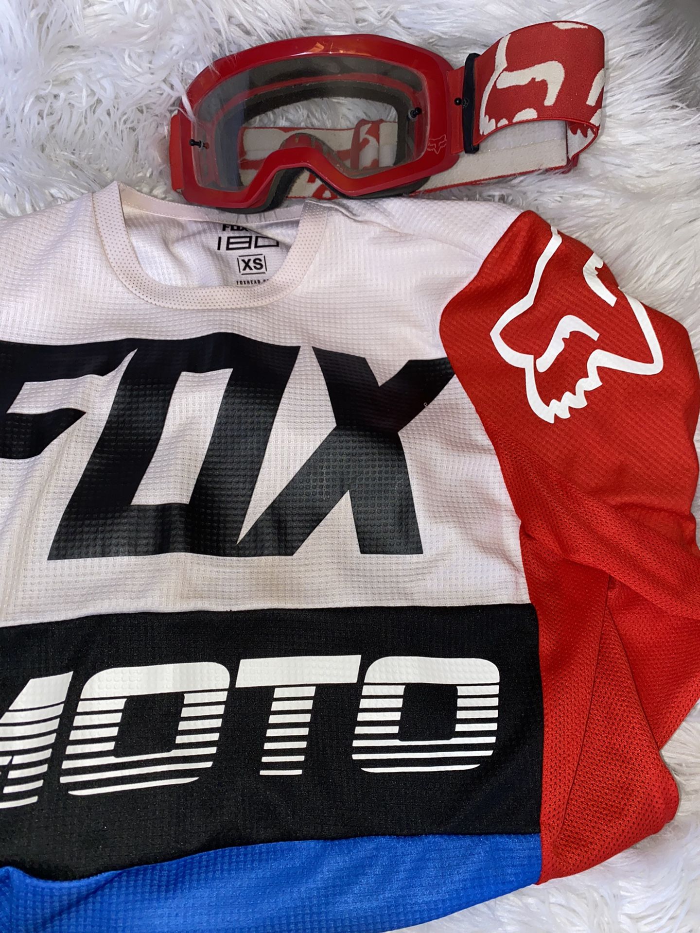 Women Fox Tee (size Small)  And Goggles 