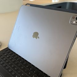 Apple iPad Pro 13” (M4) |WiFi + Cellular| Magic Keyboard | AppleCare+