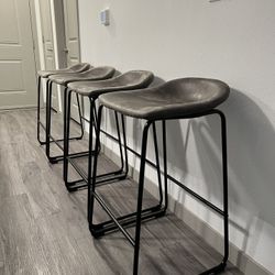 Soft Leather Set Of 4 Bar Stools. Se Vende 4 Sillas Juntas