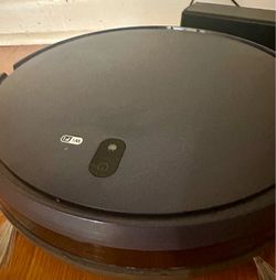 ROBOT VACUUM! Has extra brushes and filters