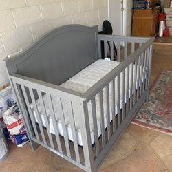 BABY CRIB CONVERTIBLE  W/ SEALY 2 STAGE MATTRESS
