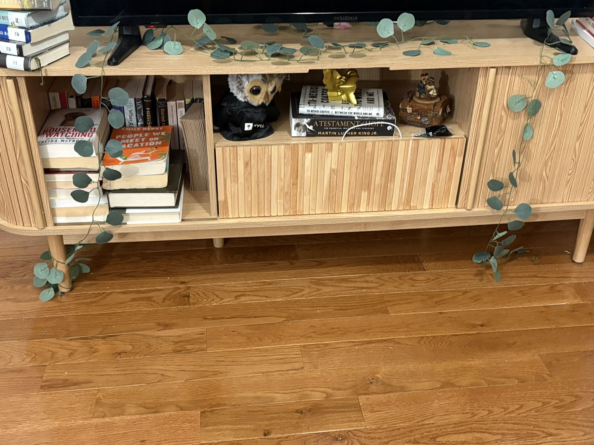 TV Stand TV Stand, Fluted Entertainment Center for TVs up to 70