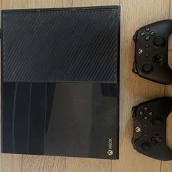 Xbox One With Two Controllers. Free Games