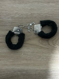 Fuzzy Toy Handcuffs with Keys