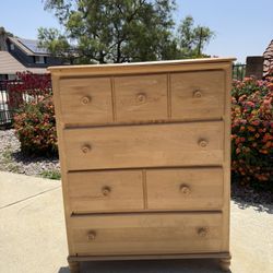 Beautiful Space Saver!! Steal Deal!! 🤑 Solid Wood Specious 4-Drawer Dresser (Read Description)