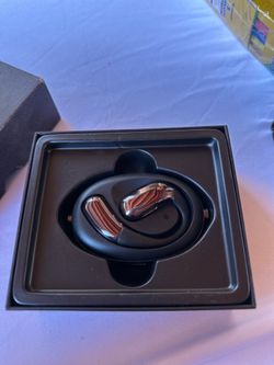 Wireless Bluetooth Earbuds in Charging Case