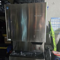 Hoshizaki Crunchy Ice Machine/Water Dispenser