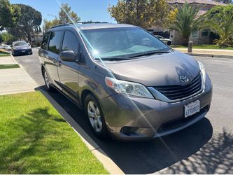 2011 Toyota sienna