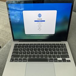 MacBook Air M1 8-Core CPU and 7-Core GPU 13" 