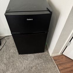 Fridge With Freezer Above