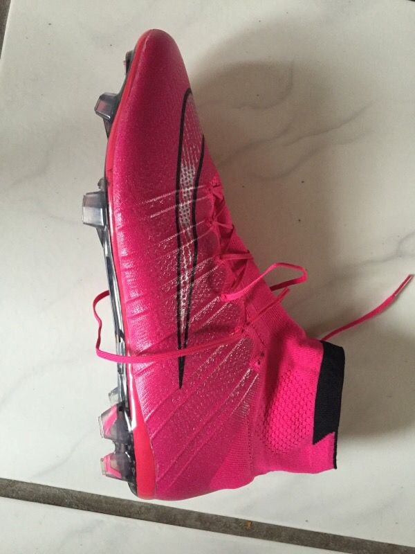 Klacht Rijd weg Bovenstaande Nike Mercurial Superfly IV FG Soccer Cleats - Pink and Black for Sale in  Miami, FL - OfferUp