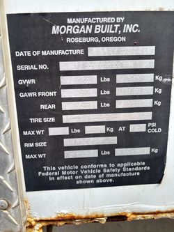 2000 Morgan contained trailer