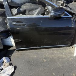 2012 Mercedes S550 right front door black $200