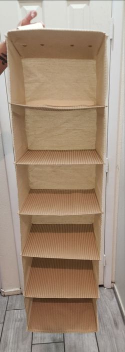 Hanging storage compartment