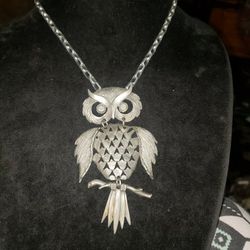 CHARMING & ORIGINAL OWL DROP NECKLACE