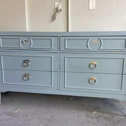 Dresser/vanity