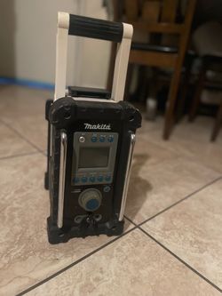 Makita BMR100 Cordless Jobsite Radio