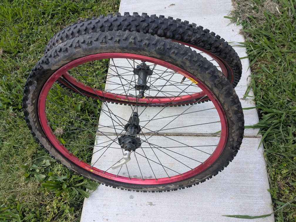 Red 26 Inch Wheel Set With Dis brake Mounts