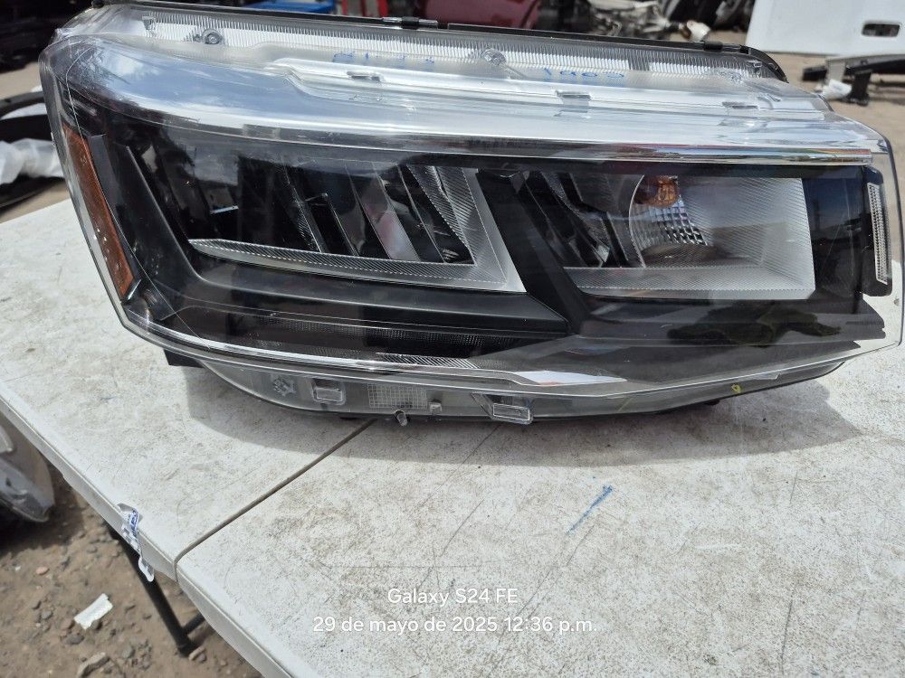 Volkswagen Taos Right Headlight Lid Oem